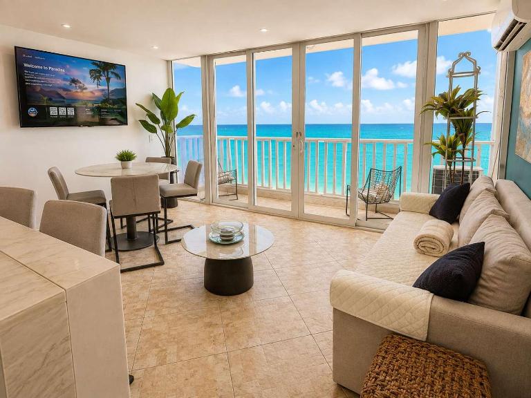 Beachfront Stella Maris Apt on Condado Ave - B&B San Juan