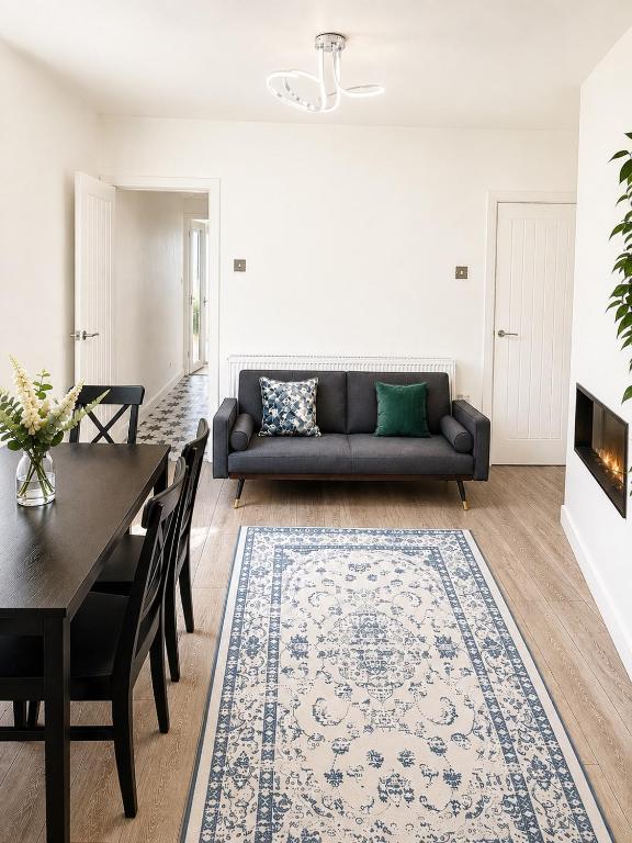 New Stylish Modern Home & Free Parking! - B&B Darwen