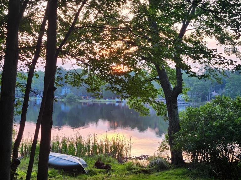LAKEFRONT CHALET in THE BURCHES BEACH,FIREPIT,PRIVACY - B&B Tobyhanna
