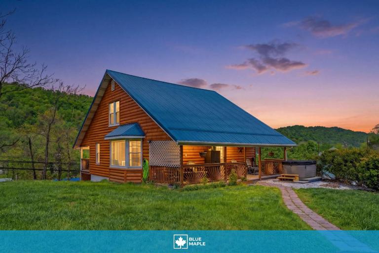 Walkable to local attractions w Hot Tub Fire Pit Family - Chambres d'hôtes Berkeley Springs