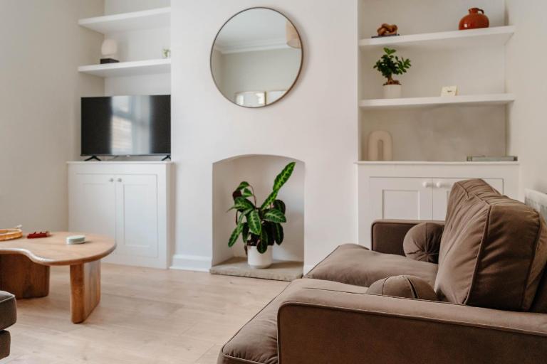 Calming Boutique Home - Walk to City - Chambres d'hôtes York