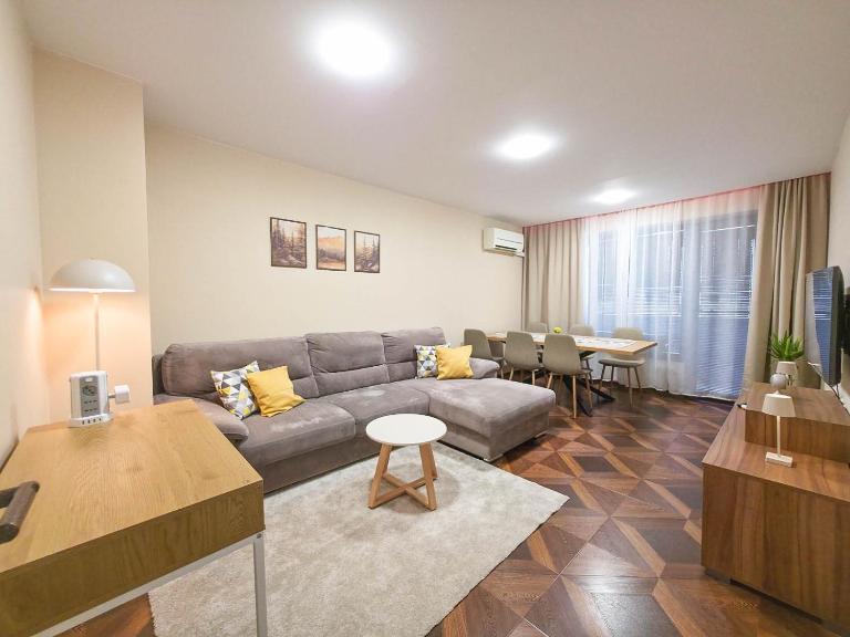 BregovStay Spacious Central Apartment Free Parking - B&B Pazardzhik