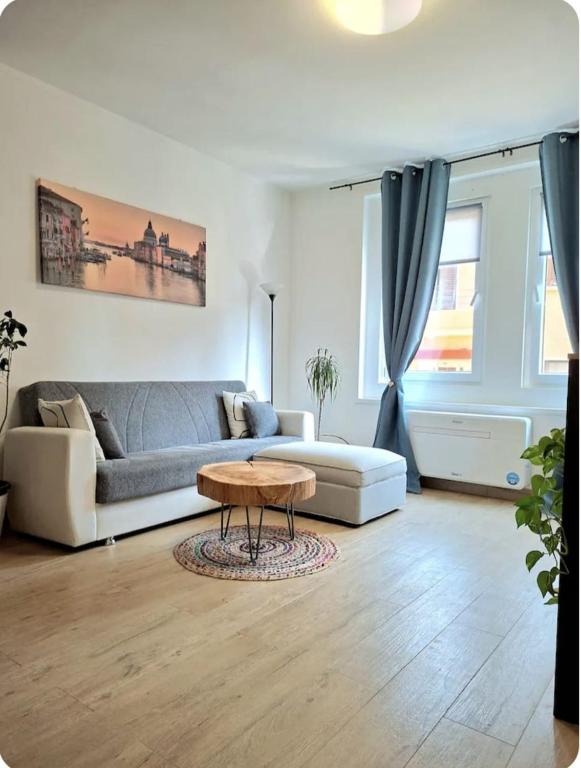 Modern Apartment 15-min-to-Venice - B&B Mestre