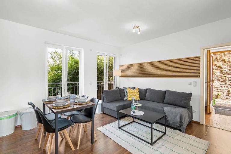 KUELhome - Zentrale und ruhige Wohnung mit Küche - B&B Cham