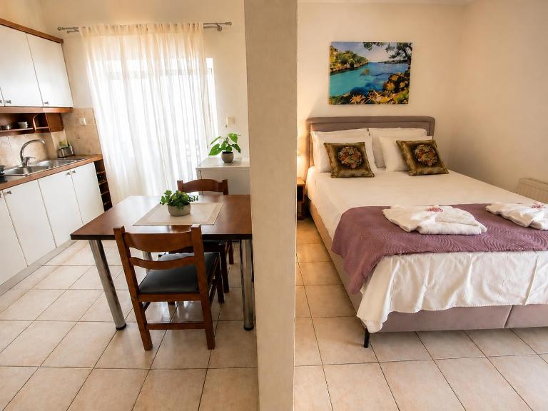 Eleni's Apartments Igoumenitsa - Γκαρσονιέρα 2ου ορόφου επιπλωμένη, εξωπλισμένη - Chambres d'hôtes Igoumenitsa