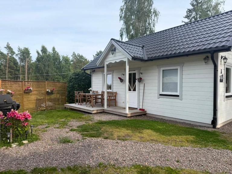 Charming cottage on Kvegero - Ferienwohnung Gnesta