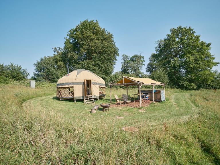 Oak Yurt - B&B Kent