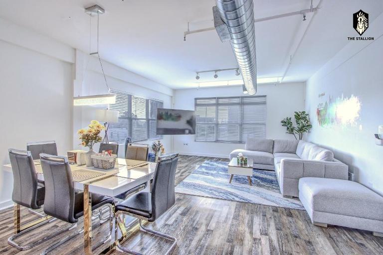 BRAND NEW Modern 1BD Loft in Downtown with free parking - B&B Memphis