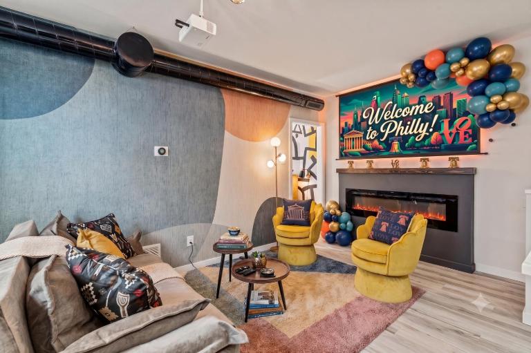 Fishtown- Projector Screen- Clean Comfy King Bed - B&B Philadelphia