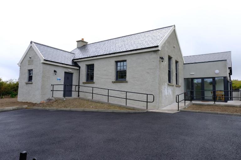 Whiddy School House Accommodation - B&B Lady’s Odell