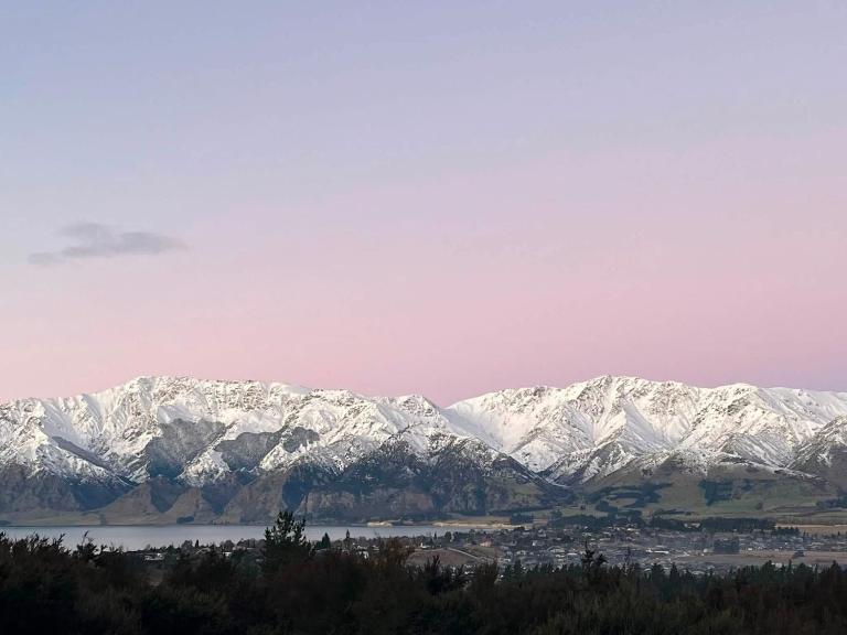 Mount Maude Retreat, Lake Hawea Views, sleeps 10 - B&B Albert Town