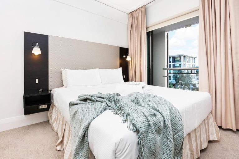 QV Stays Central Viaduct Harbour Apartment - B&B Auckland