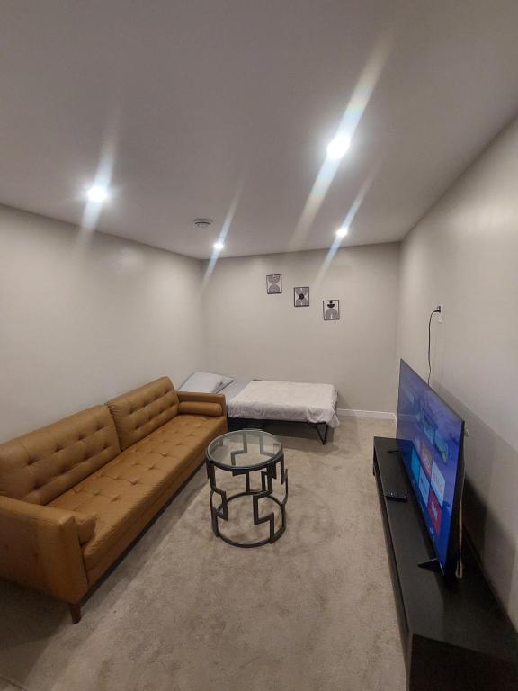 Cozy Private Suite with Parking near restaurants - B&B Regina