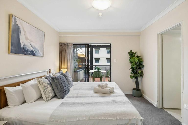 Mounts Bay 1 Bed Unit AC Parking & Balcony - Bed and Breakfast Perth