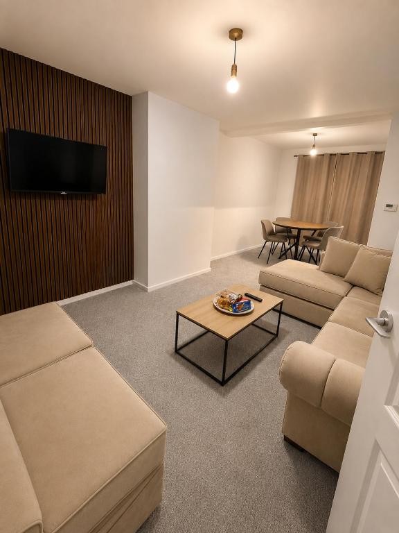 Newly Refurbished 3-Bed Sleeps 5 - B&B Lostock
