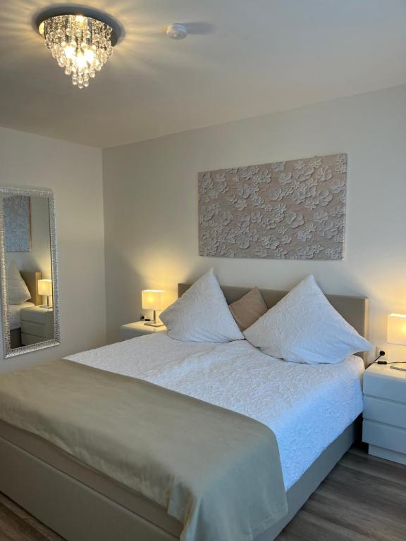 Großzügig geschnittene, helle, schöne Wohnung in Toplage - Bed and Breakfast Augsburg