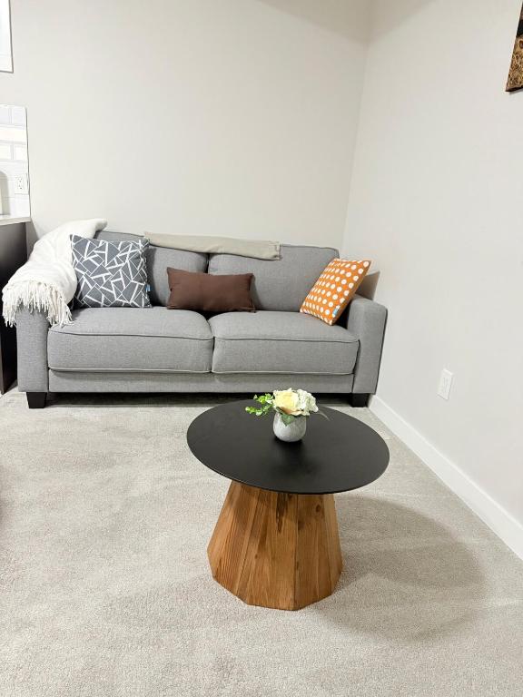 Cozy Two Bedroom Secondary Suite - Ferienwohnung Calgary
