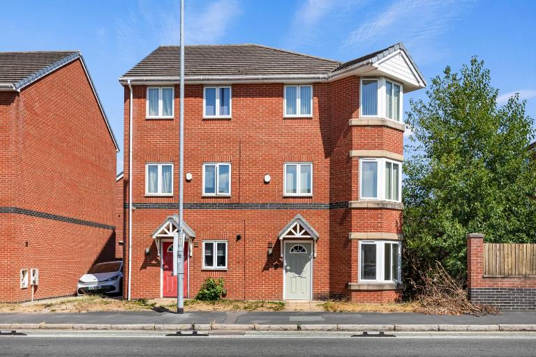 Modern 4Bed Birkenhead Home Ideal for Contractors - Chambres d'hôtes Rock Ferry