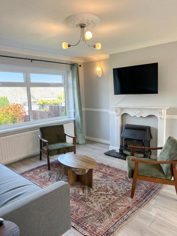 Spacious 3 bed house - a cosy modern retreat - B&B Coundon