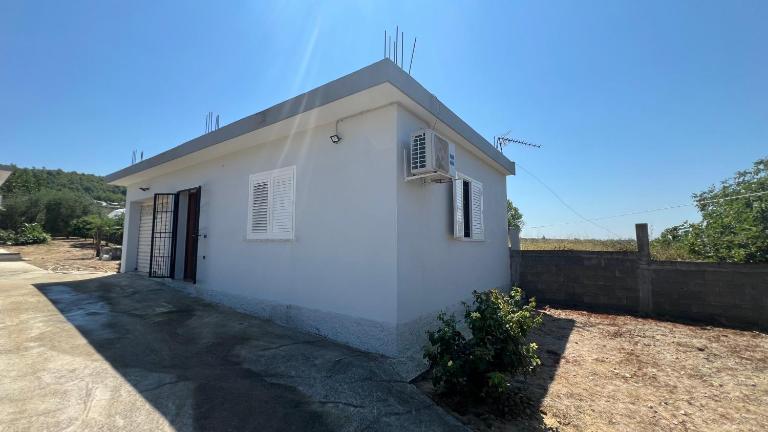 Vacation Home Hoxha - Bed and Breakfast Rrotull