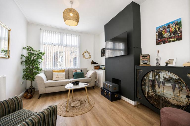 Earp House - Allerton Liverpool Stay - Sleeps 7 - B&B Liverpool