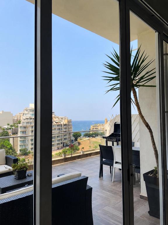 Boutique Sea View Apartment Balluta Bay - B&B St. Julian's
