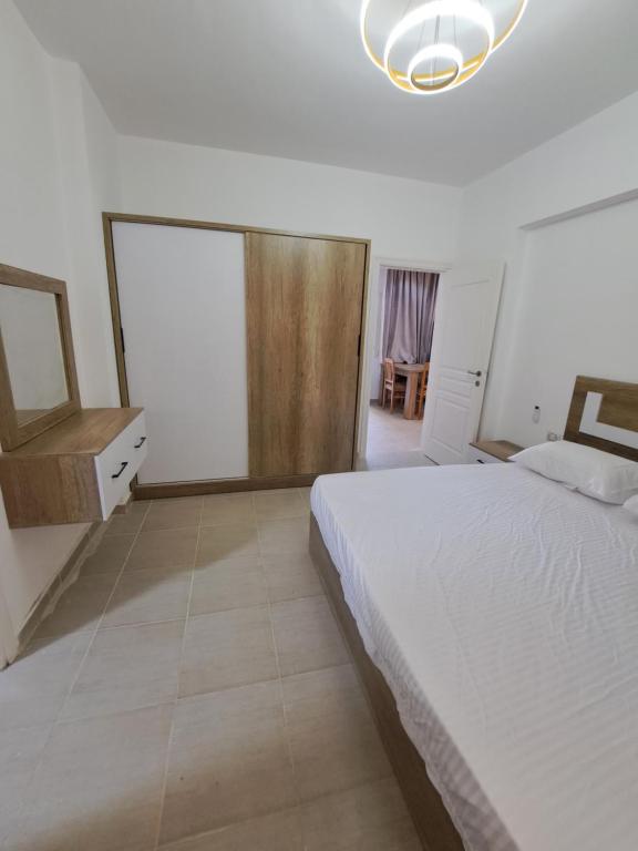 Adel Apartments at alkarma resorts& aquapark - Ferienwohnung Hurghada