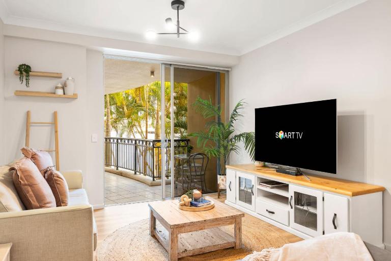 The Golden Hour Chevron Renaissance 2BR Surfers - Bed and Breakfast Gold Coast