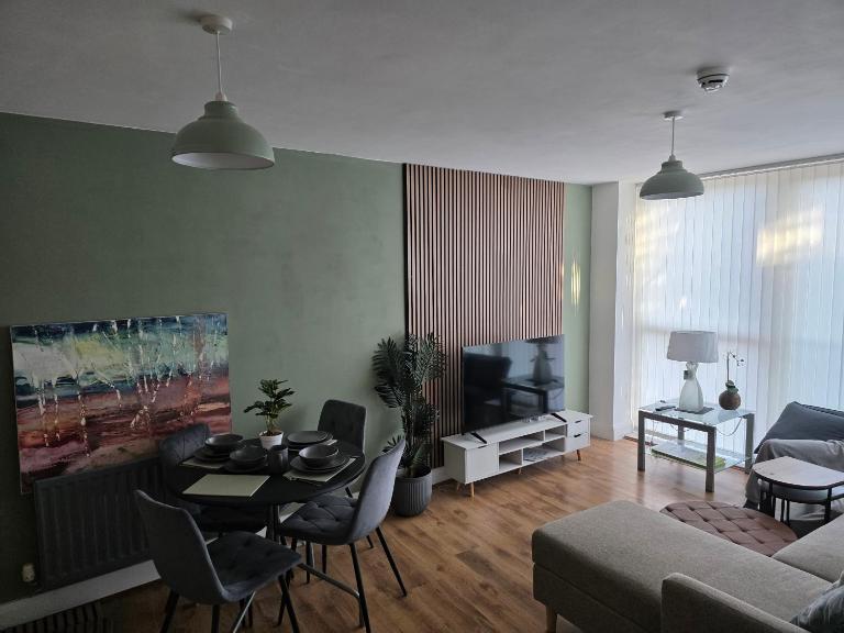 Modern 2 Bed 2 Bath City Apartment - B&B Birmingham