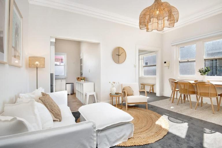 The Maris - Ocean View Apt 2 min to Coogee Beach - B&B Sydney