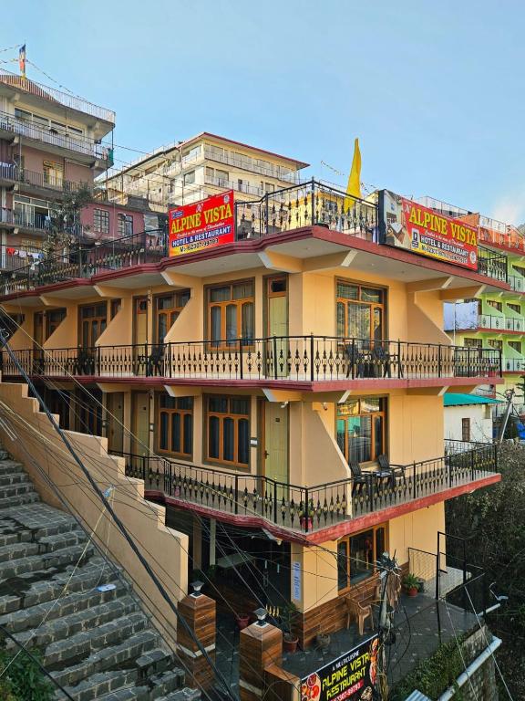 Hotel Alpine Vista formerly Green View Hotel and Restaurant - Ferienwohnung Dharamsala