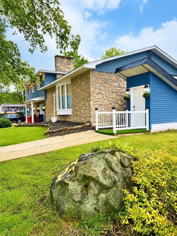 Cozy 2-Bedroom Suite Near Moncton Hospital & NBCC - Chambres d'hôtes Moncton