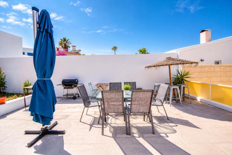 Oeiras Beach House - 5BR - Sleeps 10 Near Lisbon & Cascais - Ferienwohnung Oeiras