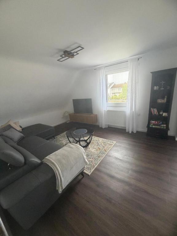 3 Zimmer Wohnung Obertshausen - Neu Renoviert - B&B Obertshausen
