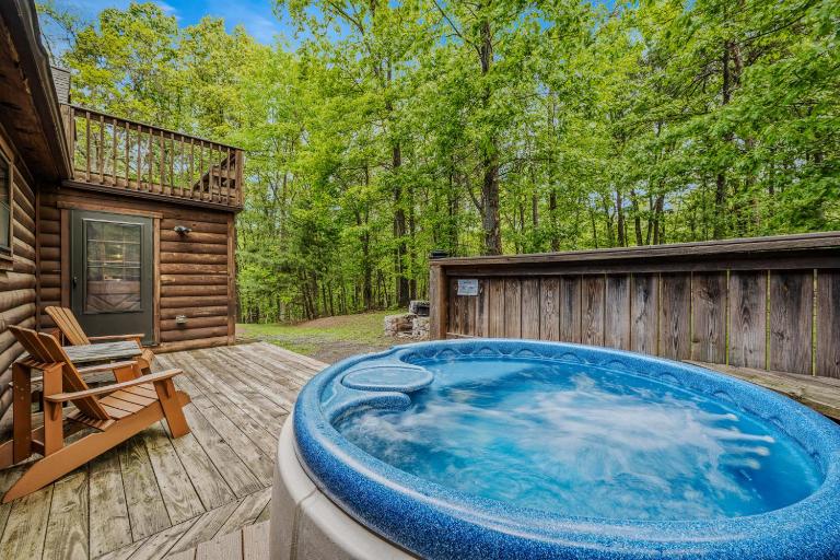 Seventh Heaven - Hot Tub, Pet Friendly, Grill, Wifi, Deck, Covered Porch, Family Friendly, Kid's Loft, King Bed - B&B Great Cacapon