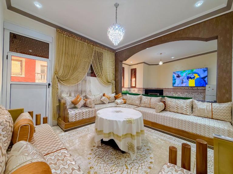 Downtown Larache Hub - AC & Free Wi-Fi - Bed and Breakfast Larache