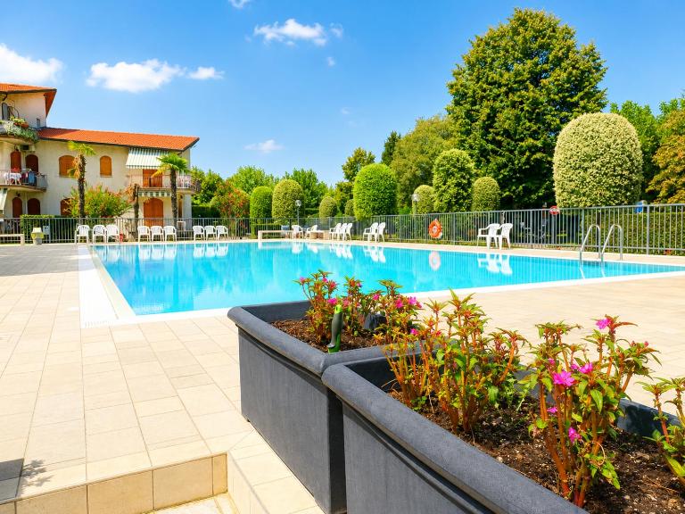 Il Belfiore - Appartamento in Residence con piscina a 2 passi dal Lago - Chambres d'hôtes Peschiera del Garda