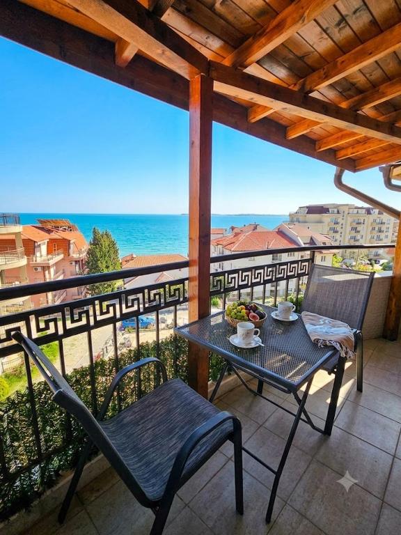 LaRenta Стилни апартаменти с 2 спални и гледка море в Свети Влас - B&B Saint Vlas