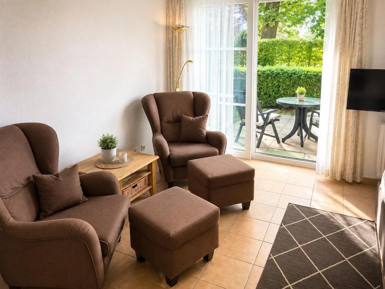 JOBOSTAYS - MIRA gemütliches Erdgeschoss Studioapartment mit Terrasse & kostenlosem Parkplatz, Ladestation für E-Bikes auf der Terrasse - Chambres d'hôtes Bad Zwischenahn