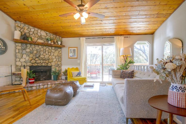 Lake, Trails & Slopes! Family Cottage in Crestline - B&B Crestline