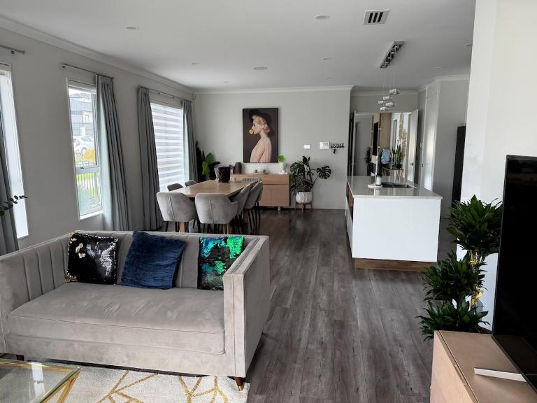 Private 5-6 Bedroom House in Flatbush - Chambres d'hôtes Auckland