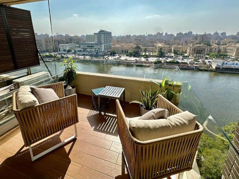 LUX Nile View Zamalek Loft - B&B El Cairo