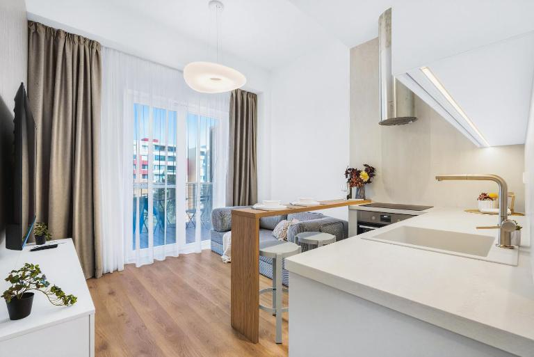 BNB Zahradnicka Apartment with Parking and Balcony - Chambres d'hôtes Čunovo