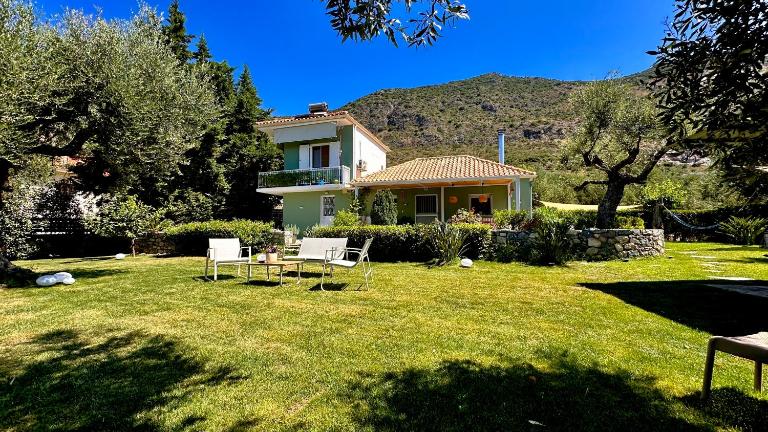 The Secret Garden at Villa Georgia Kalamata - Bed and Breakfast Kalamata