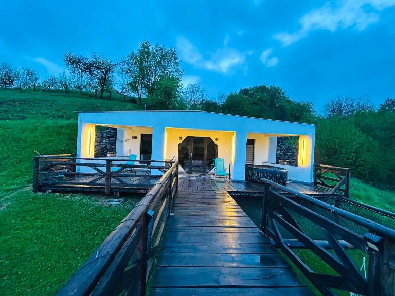 Hobbitul lui Maș - B&B Valea lui Maș