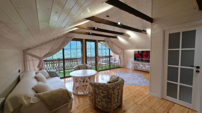 Pure White, entire apartment with 3 bedroom, Curated by Harmony - Chambres d'hôtes Dilidjan