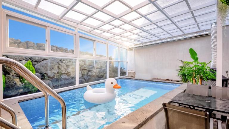 Seogwipo Dawa Pool Villa Pension - B&B Seogwipo