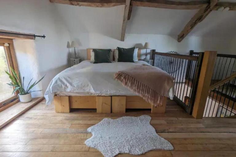 1 Bed Barn - Sleeps 2 - Pool - Garden - Bbq - B&B Taunton