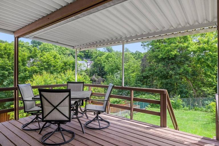 Mount Washington Home with Private Deck Sleeps 16 - B&B Pittsburgh