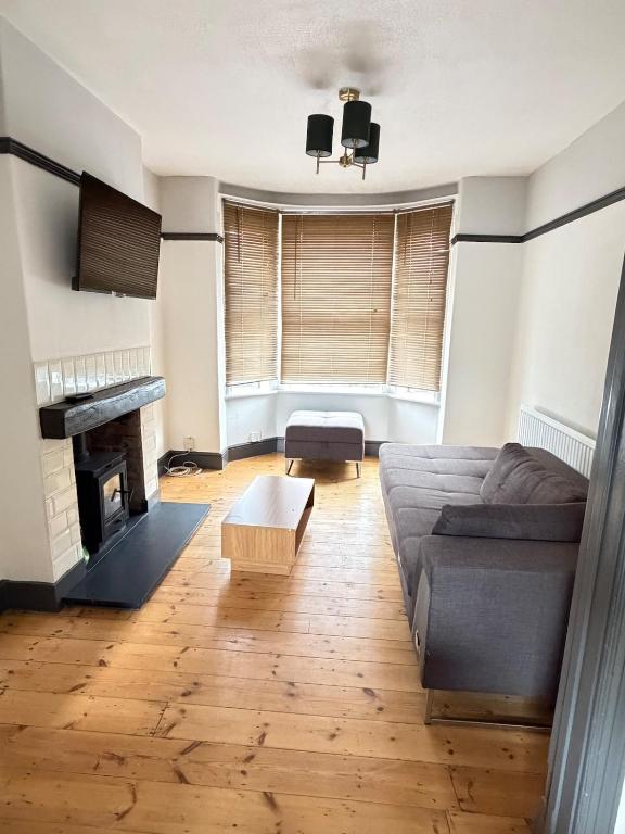 3 Bedroom House Contractor Friendly Long Stays Welcome - B&B Bedford